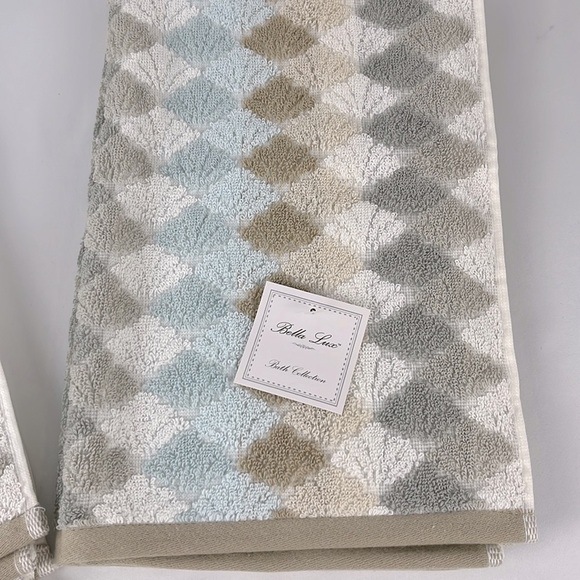 NWT Pair Bella Lux Hand Towels Geometric Flower Gray Taupe White Blue RN 138834 - Picture 2 of 8